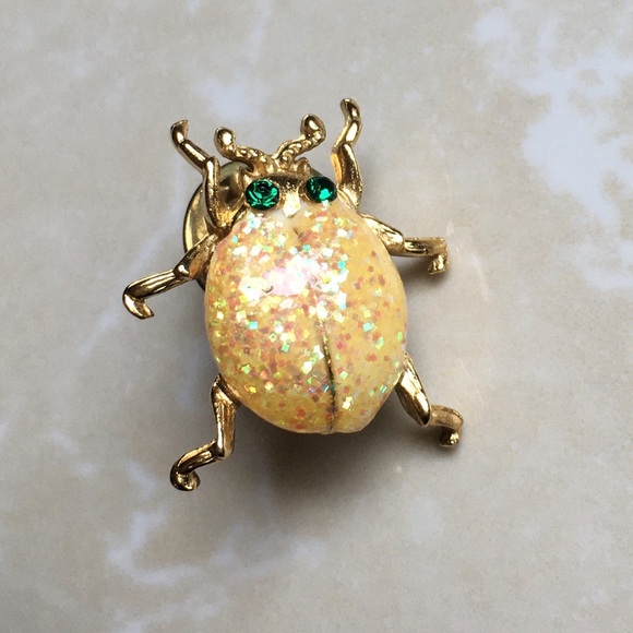 Yellow Gold Beetle Nature Lapel Pin - Picture 1 of 8